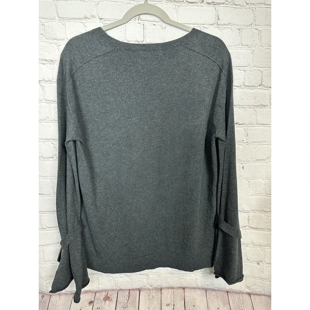 Treasure & Bond Women's gray V-neck‎ lightweight viscose blend sweater, sz S EUC